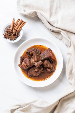 herb ile domuz eti güveç