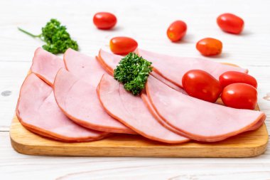 dilimlenmiş jambon füme