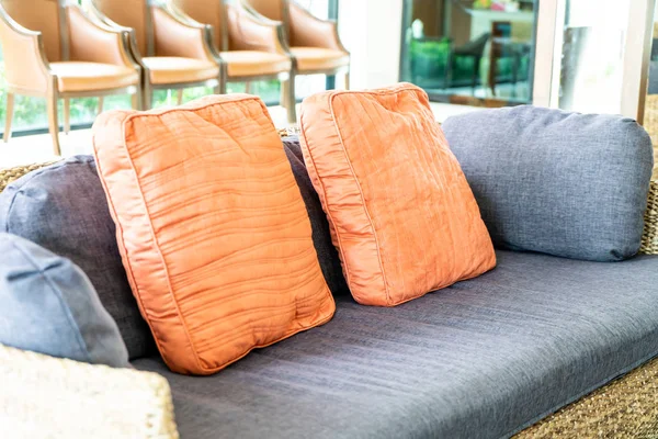 Wygodne poduszki na kanapie — Zdjęcie stockowe