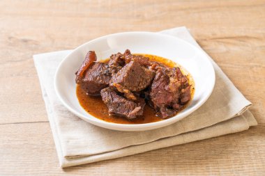 herb ile domuz eti güveç