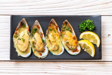 peynir pişmiş midye  