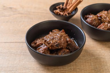 herb ile domuz eti güveç