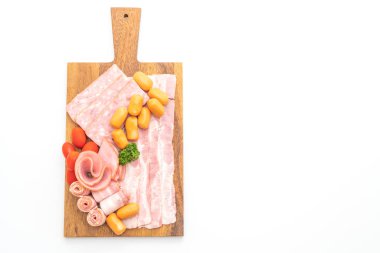 pastırma, sosis, jambon füme ve Barbekü domuz pastırması