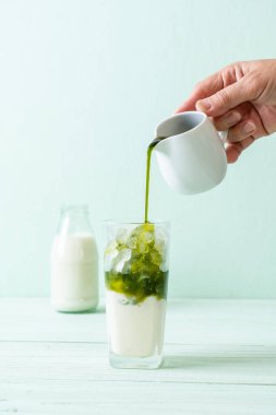 Buzlu matcha yeşil çay kahve
