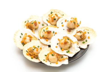 Kızarmış deniz tarağı, tereyağı ve sarımsak.