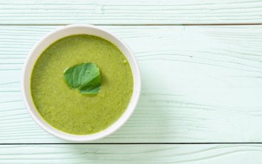 Ispanak çorba kasesi