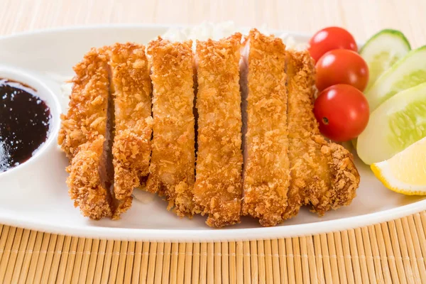 Costeleta de porco frito japonês (conjunto tonkatsu ) — Fotografia de Stock