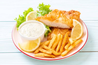 Balık ve cips - sağlıksız gıda