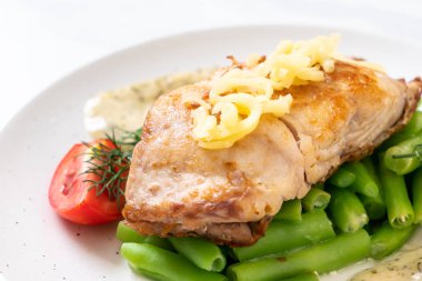 Izgara balık bifteği.