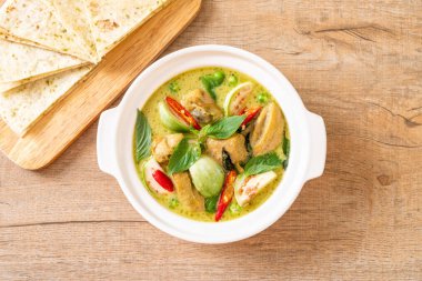 Roti ve yeşil köri tavuk - Müslüman gıda