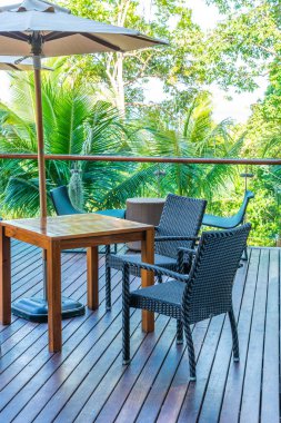 boş açık veranda masa ve sandalye otel ve tatil