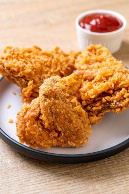 Kızarmış tavuk yemeği - abur cubur ve sağlıksız yemek