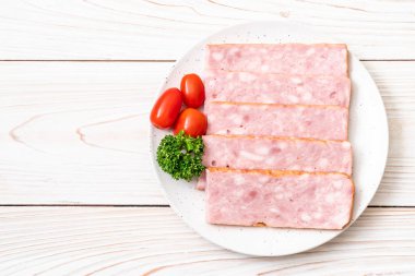 dilimlenmiş taze çiğ pastırma Barbekü