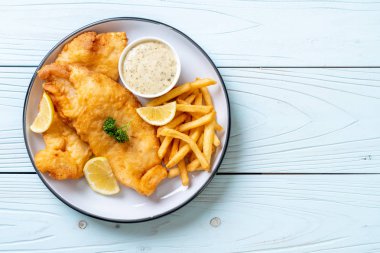 Balık ve patates kızartması. Sağlıksız yiyecekler.