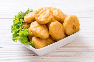 Soslu tavuk nugget, sağlıksız yemek.