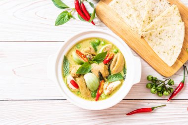 Roti ve yeşil köri tavuk - Müslüman gıda