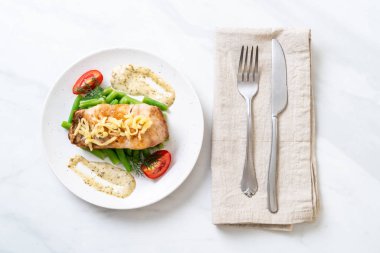 Izgara balık bifteği.