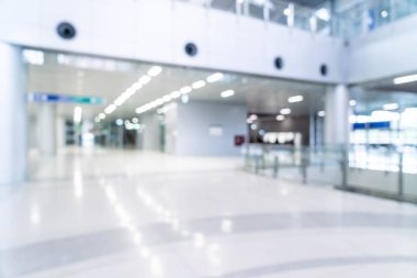 soyut bulanıklık ve boş ofis binası arka plan cam pencere ve kopyalama yeri olan defocused