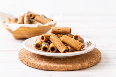 Taylandlı çıtır Hindistan cevizi roll - Tay tatlı snack