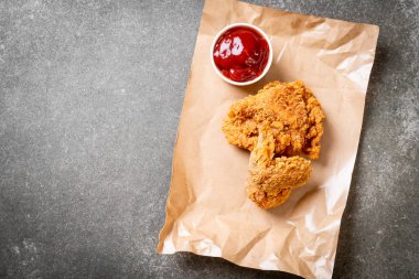 Kızarmış tavuk yemeği - abur cubur ve sağlıksız yemek