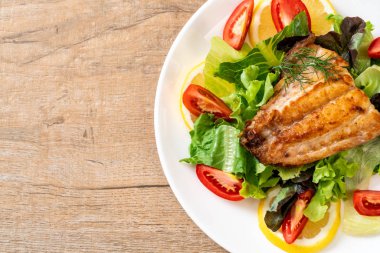 Izgara balık bifteği.