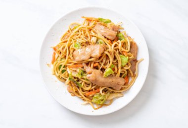 tavada kızartılmış yakisoba noodle pork - Asya gıda tarzı ile