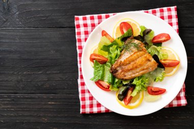 Izgara balık bifteği.