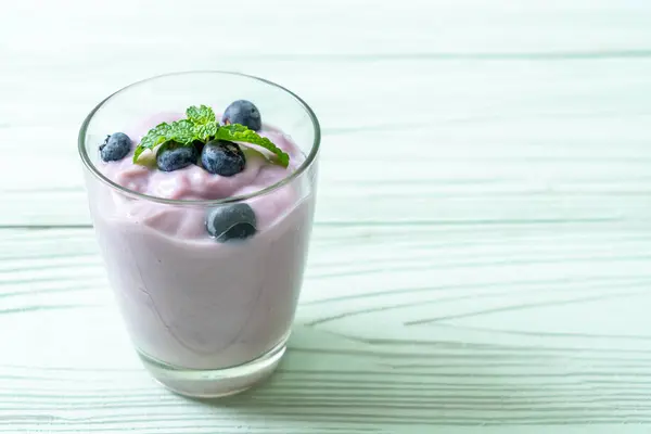 Hausgemachter Joghurt Mit Frischen Blaubeeren — Stockfoto