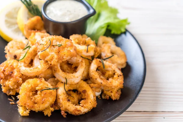 Calamari Fritti Polpi Calamari Con Salsa Cibi Malsani — Foto Stock