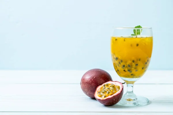 Fresh Iced Passion Fruit Juice Healthy Drink — Stock Photo, Image