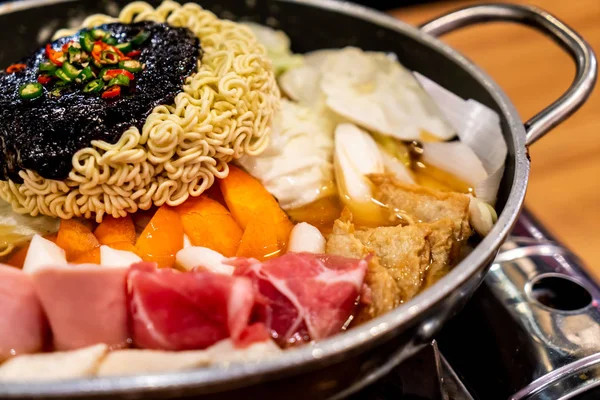 Koreański Hot Pot Budae Jjigae Jest Koreański Fusion Żywności Zawiera — Zdjęcie stockowe