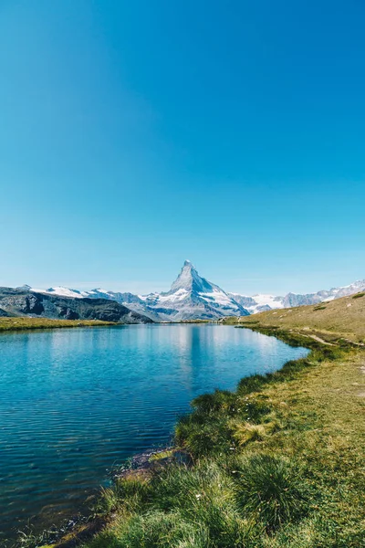 洛文兹 麦特洪与 Stellisee 湖在瑞士的策尔马特 — 图库照片