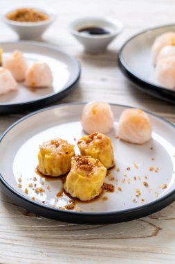 Çin karides pişmiş hamur tatlısı - Asya gıda tarzı