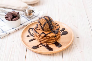 Çikolatalı dondurma plaka ile gözleme