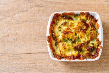 Peynirli fırında karnabahar ve brokoli graten