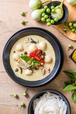 Balık top - Tay gıda ile yeşil köri