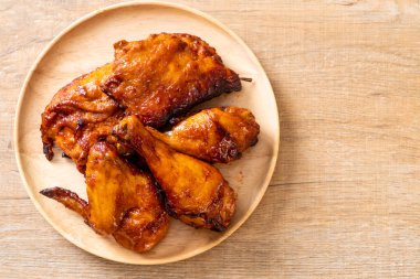 Masada ızgara ve ızgara tavuk.