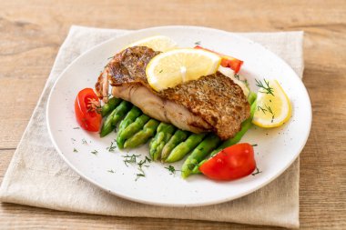 Izgara balık bifteği.