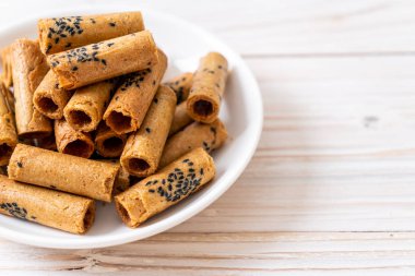 Taylandlı çıtır Hindistan cevizi roll - Tay tatlı snack