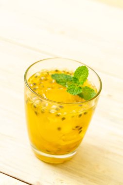 taze ve buzlu meyve suyu - sağlıklı içecek