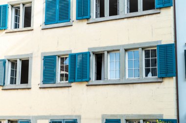 güzel pencere binanın duvarındaki