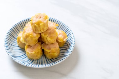 Çin karides pişmiş hamur tatlısı - Asya gıda tarzı