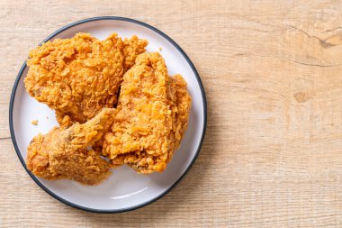 Kızarmış tavuk yemeği - abur cubur ve sağlıksız yemek