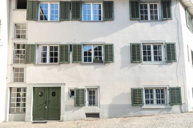 güzel pencere binanın duvarındaki