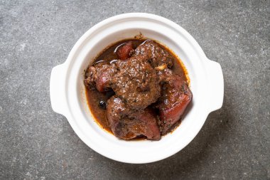 herb - Phuket Tayland geleneksel gıda tarzı ile domuz eti güveç