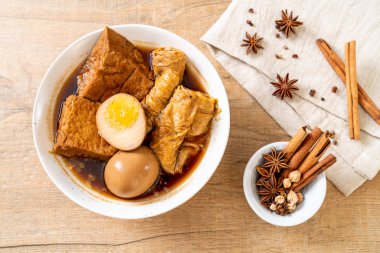 kaynamış yumurta çikolata sosu veya tatlı sos - Asya gıda