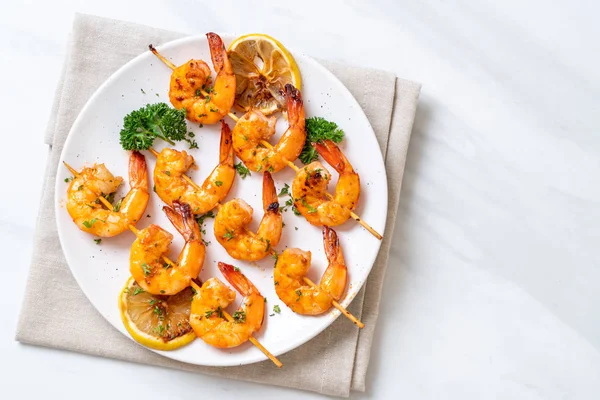 Grilled Tiger Shrimps Skewers Lemon Seafood Style — Stock Photo, Image