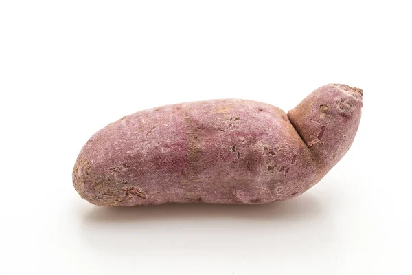 Paarse Zoete Aardappel Geïsoleerd Witte Achtergrond — Stockfoto