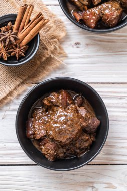 herb - Phuket Tayland geleneksel gıda tarzı ile domuz eti güveç