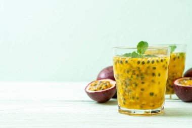 taze ve buzlu meyve suyu - sağlıklı içecek